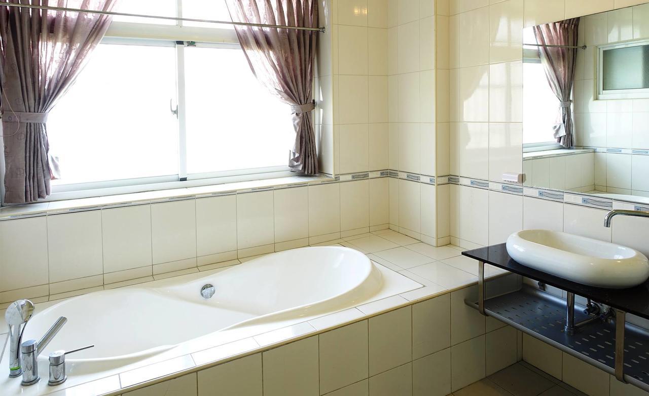 Dolphin Castle Bed & Breakfast Đông Cảng Ngoại thất bức ảnh